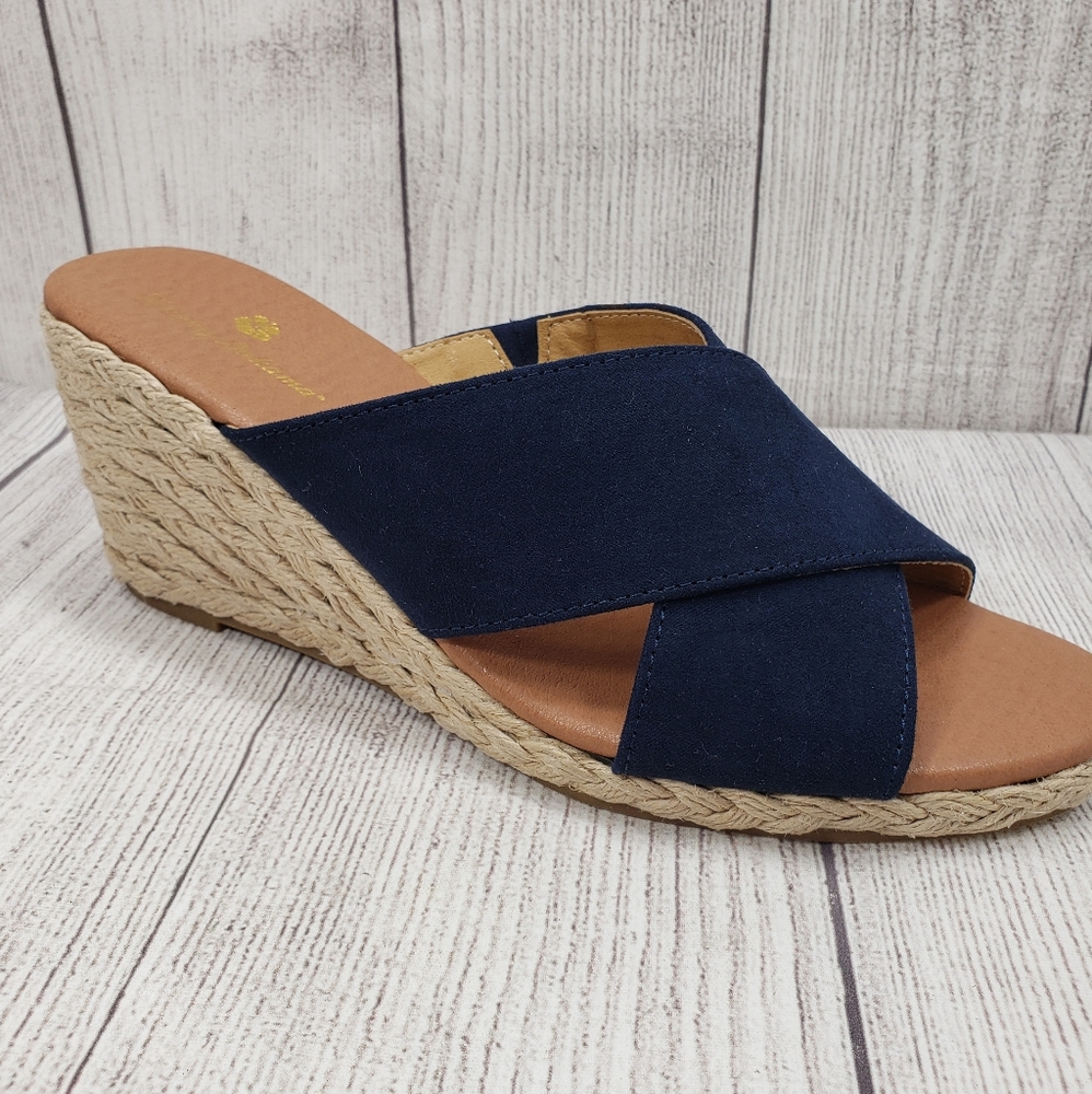 Tommy Bahama Stacey Woman’s Navy Blue Platform Sandals Size 7.5M NEW NICE